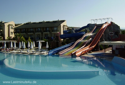 Wasserrutsche bei Windstille im Incekum-Beach-Resort